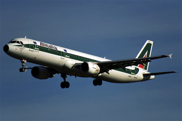 ALITALIA AIRBUS A321 LHR RF 1073 22.jpg