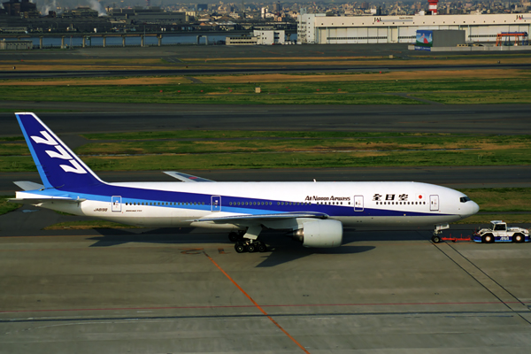 ANA BOEING 777 200 HND RF 1018 13.jpg