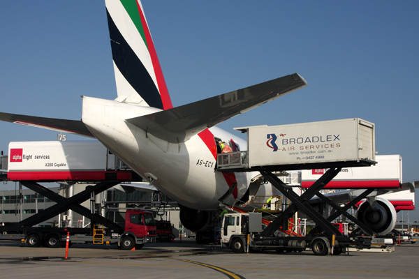 EMIRATES BOEING 777 300ER BNE RF IMG_5841.jpg