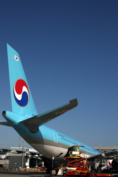 KOREAN AIR AIRBUS A330 200 BNE RF IMG_5834.jpg