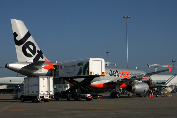 JETSTAR AIRBUS A320 BNE RF IMG_5852.jpg