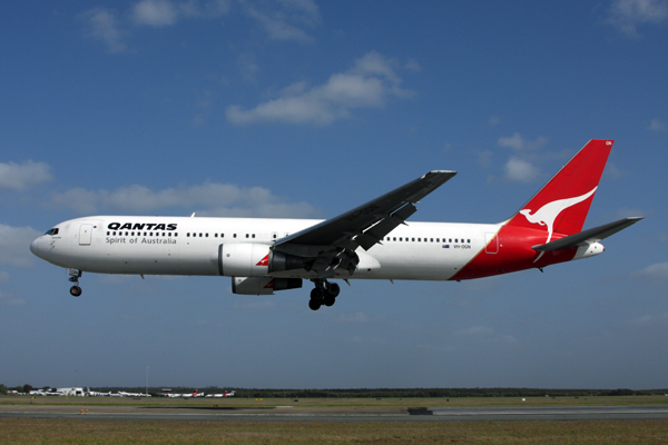 QANTAS BOEING 767 300 BNE RF IMG_5898.jpg