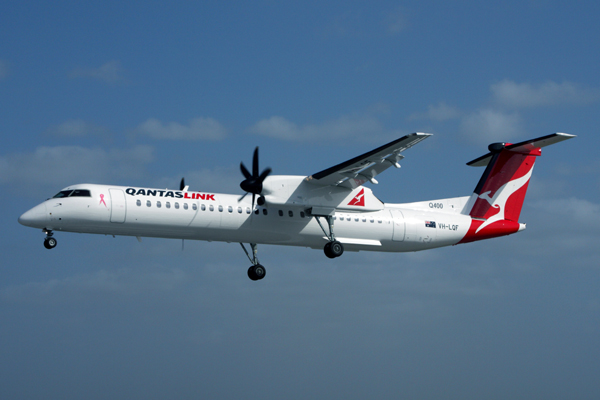 QANTAS LINK DASH 8 400 BNE RF IMG_5890.jpg