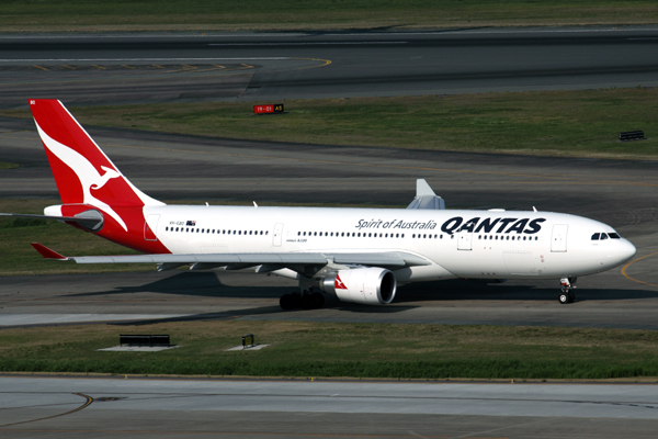 QANTAS AIRBUS A330 200 BNE RF IMG_0377.jpg