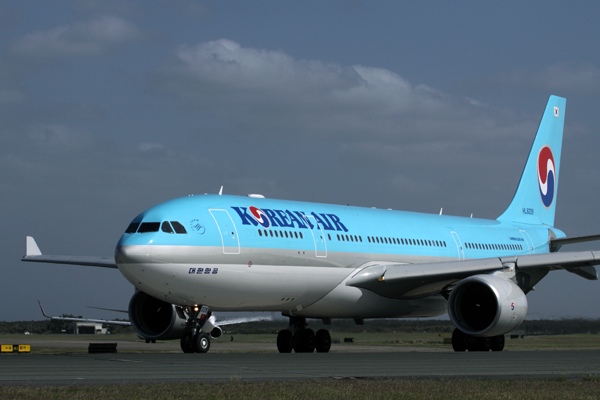 KOREAN AIR AIRBUS A330 200 BNE RF IMG_0544.jpg