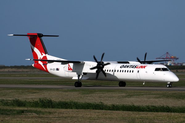 QANTAS LINK DASH 8 BNE RF IMG_0596.jpg