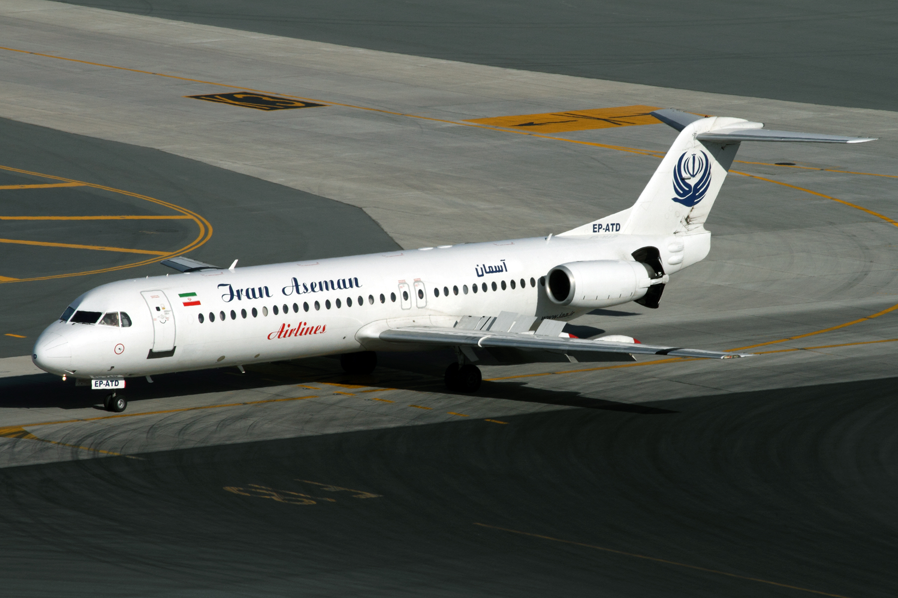 IRAN ASEMAN FOKKER 100 DXB RF IMG_1486.jpg