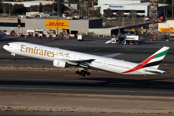 EMIRATES BOEING 777 300 DXB RF IMG_1658.jpg