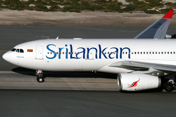 SRI LANKAN AIRBUS A330 200 DXB RF IMG_1600.jpg