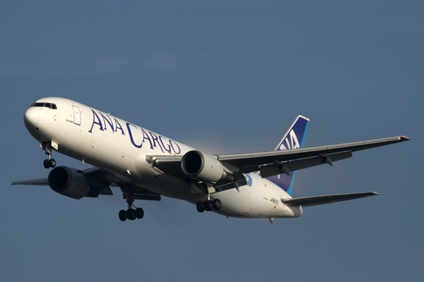 ANA  CARGO BOEING 767 300 BKK RF IMG_1999.jpg