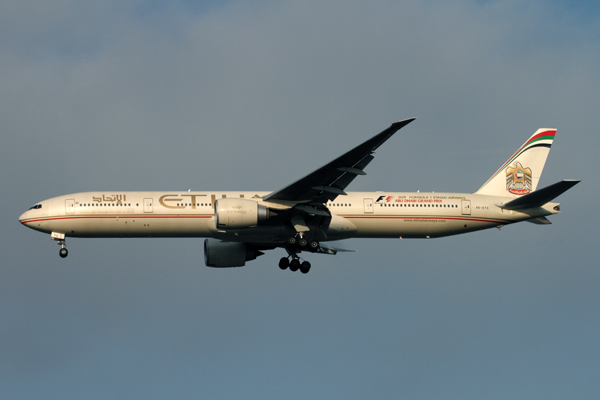 ETIHAD BOEING 777 300 BKK RF IMG_2362.jpg