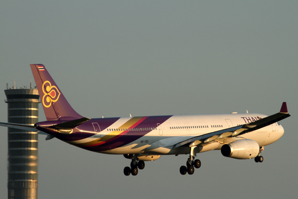 THAI AIRBUS A330 300 BKK RF IMG_2576.jpg