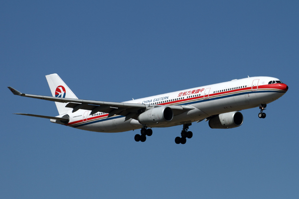 CHINA EASTERN AIRBUS A330 300 MEL RF IMG_2741.jpg