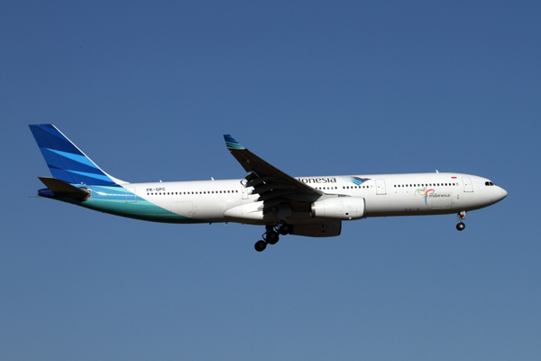 GARUDA INDONESIA AIRBUS A330 300 MEL RF IMG_2685.jpg