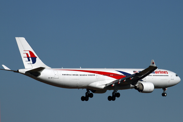 MALAYSIA AIRLINES AIRBUS A330 300 MEL RF IMG_2692.jpg