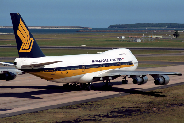 SINGAPORE AIRLINES BOEING 747 200 SYD RF 184 24.jpg