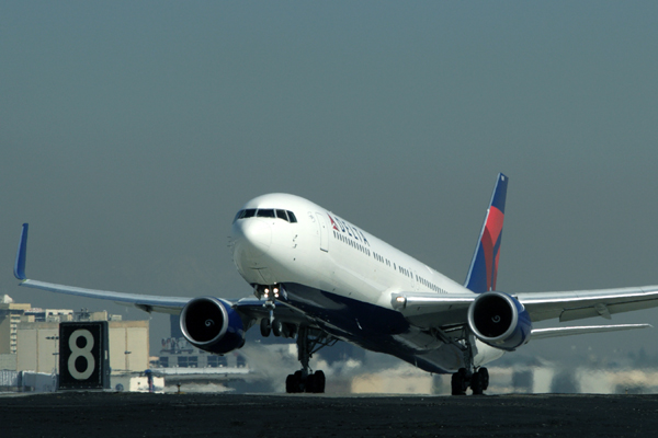 DELTA BOEING 767 300 LAX RF IMG_3574.jpg