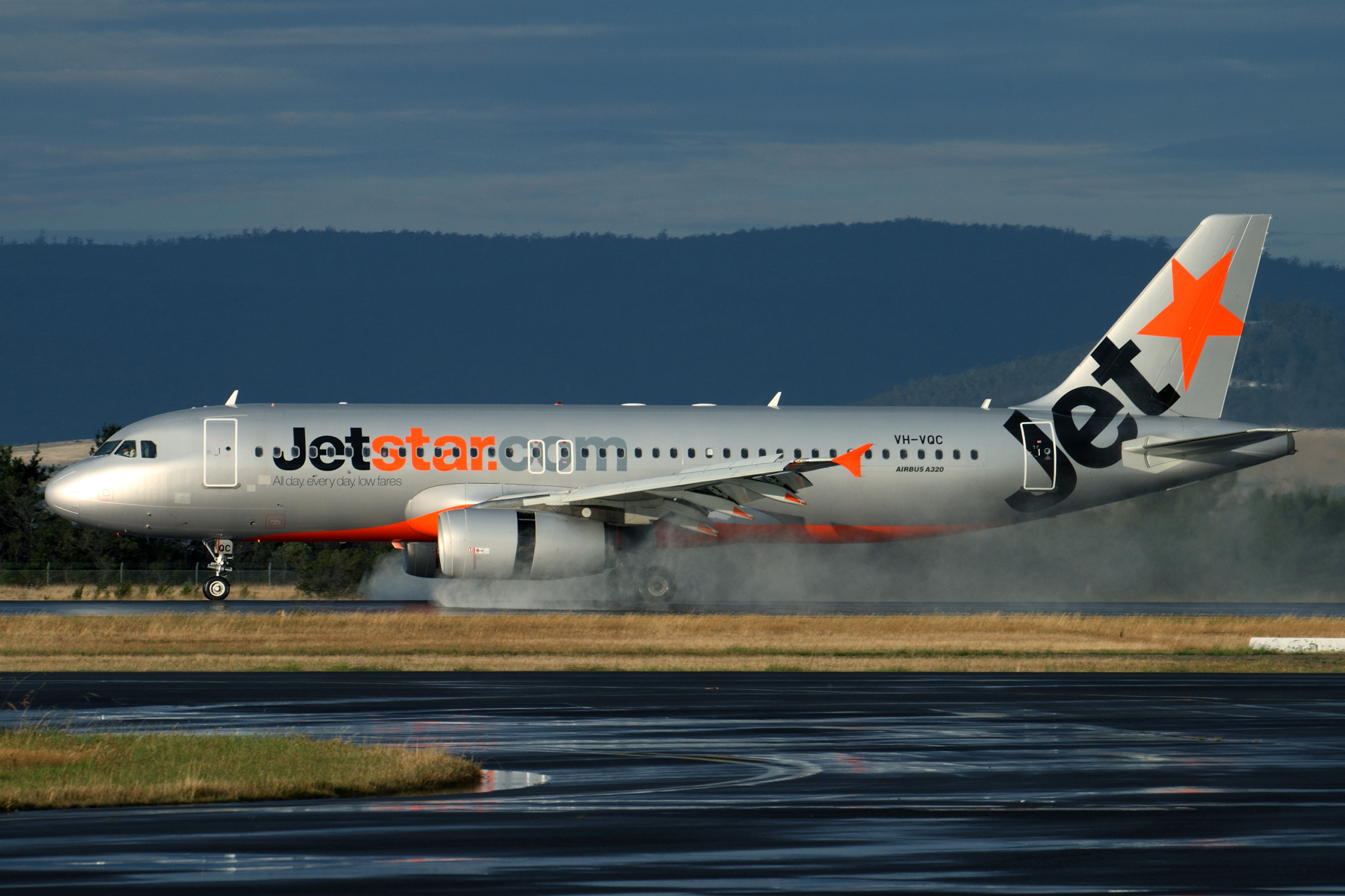 JETSTAR AIRBUS A320 HBA RF IMG_2863.jpg