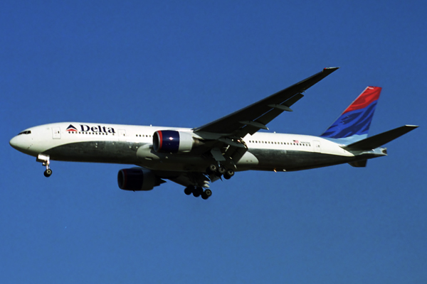 DELTA BOEING 777 200 NRT RF 1925 30.jpg