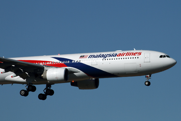 MALAYSIA AIRLINES AIRBUS A330 300 PER RF IMG_3066.jpg