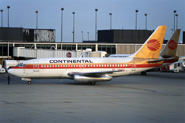 CONTINENTAL BOEING 737 200 MIA RF 531 2.jpg