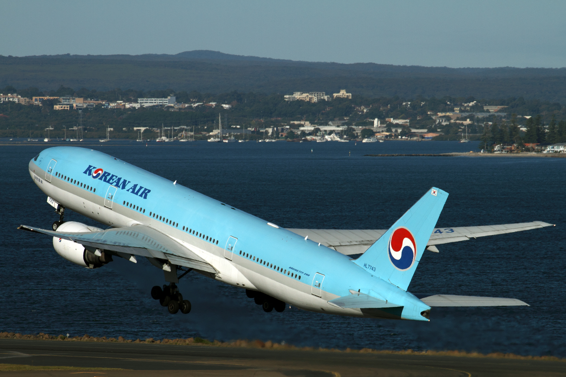 KOREAN AIR BOEING 777 200 SYD RF IMG_3392.jpg