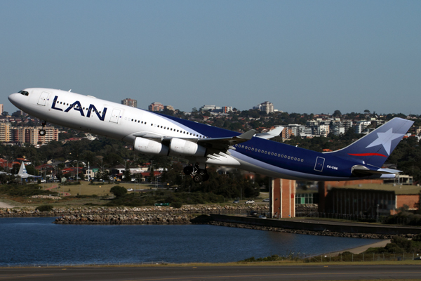 LAN AIRBUS A340 300 SYD RF IMG_3708.jpg