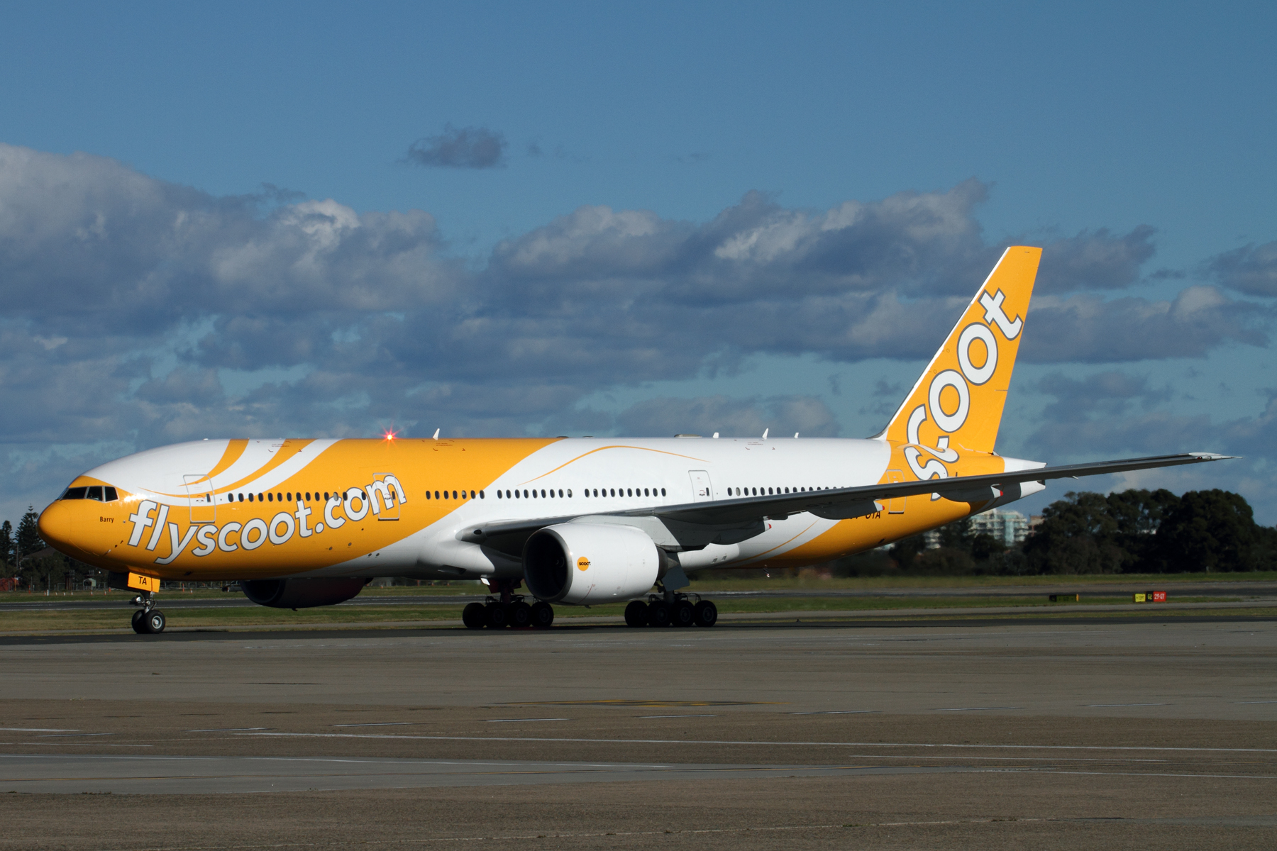 SCOOT BOEING 777 200 SYD RF IMG_3813.jpg
