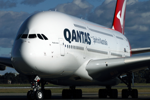 QANTAS AIRBUS A380 SYD RF IMG_3867.jpg