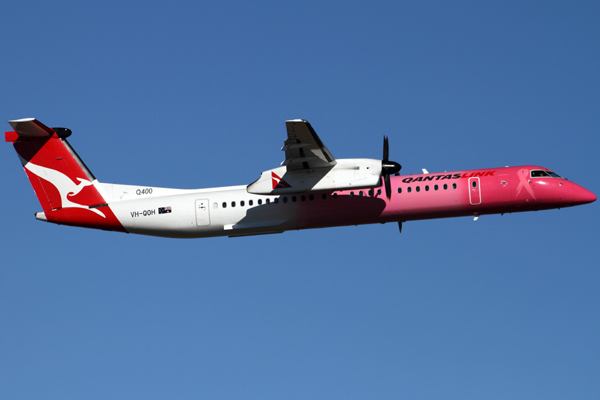 QANTAS LINK DASH 8 400 SYD RF IMG_3872.jpg