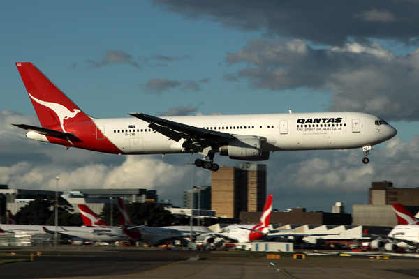 QANTAS BOEING 767 300 SYD RF IMG_3006.jpg