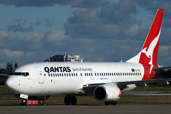 QANTAS BOEING 737 800 SYD RF IMG_3934.jpg