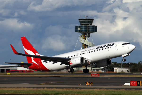 QANTAS BOEING 737 800 SYD RF IMG_3968.jpg