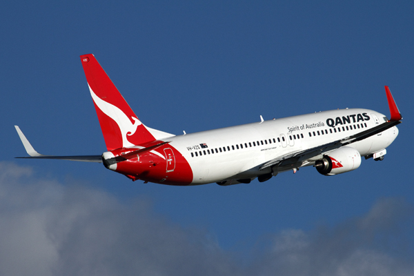 QANTAS BOEING 737 800 SYD RF IMG_3971.jpg