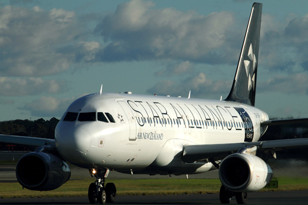AIR NEW ZEALAND AIRBUS A320 SYD RF IMG_4011.jpg