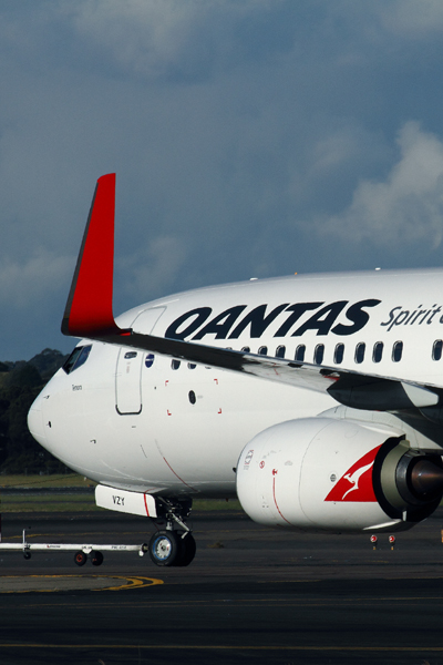 QANTAS BOEING 737 800 SYD RF IMG_3983.jpg