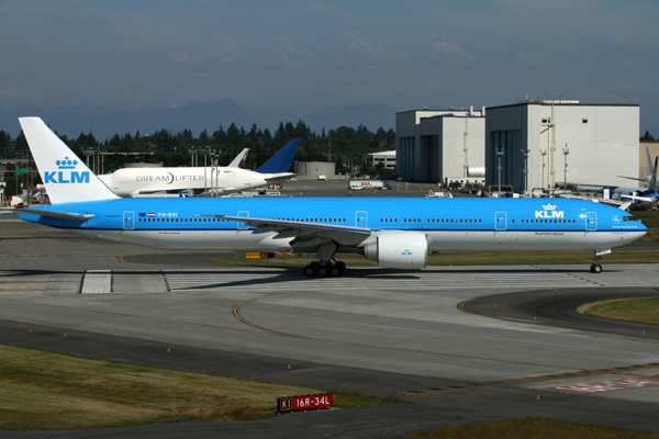 KLM BOEING 777 300ER PAE RF IMG_5845.jpg