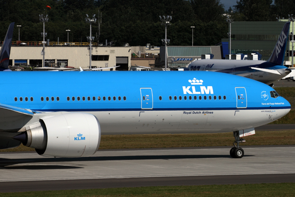KLM BOEING 777 300ER PAE RF IMG_5849.jpg