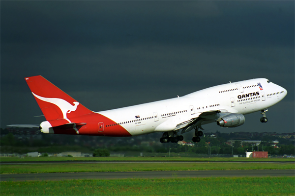 QANTAS BOEING 747 300 SYD RF 1003 1.jpg