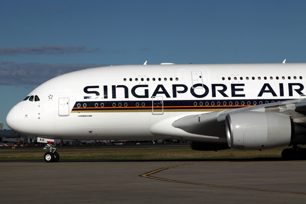 SINGAPORE AIRLINES AIRBUS A380 SYD RF IMG_6967.jpg