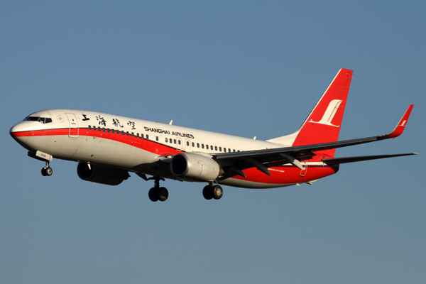 SHANGHAI AIRLINES BOEING 737 800 BJS RF IMG_7315.jpg