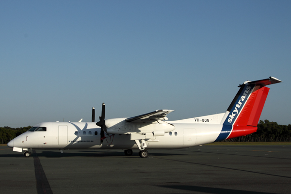 SKYTRANS DASH 8 300 BNE RF IMG_7190.jpg