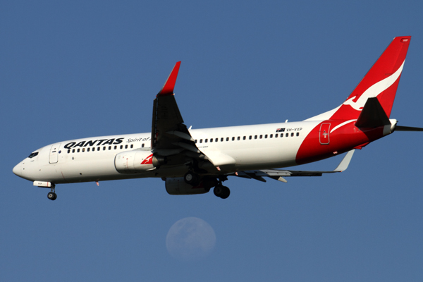 QANTAS BOEING 737 800 BNE RF IMG_6799.jpg