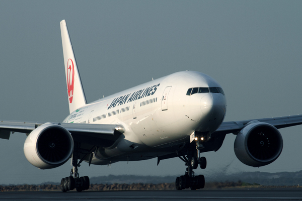 JAPAN AIRLINES BOEING 777 200 SYD RF IMG_6489.jpg