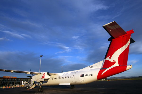 QANTAS LINK DASH 8 400 HBA RF IMG_7247.jpg