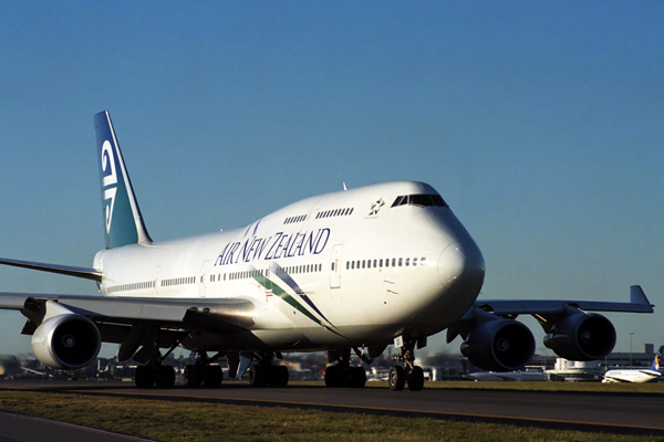 AIR NEW ZEALAND BOEING 747 400 SYD RF 1409 15.jpg