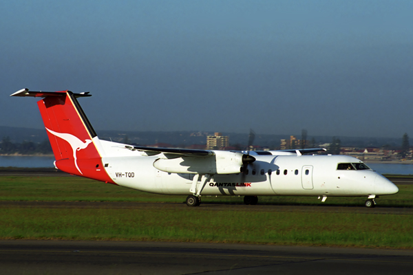 QANTAS LINK DASH 8 300 SYD RF 1826 20.jpg