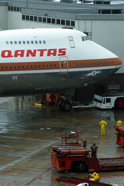 QANTAS BOEING 747 200 SYD RF 054 11.jpg