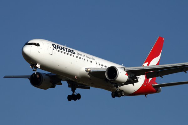 QANTAS BOEING 767 300 MEL RF IMG_7961.jpg