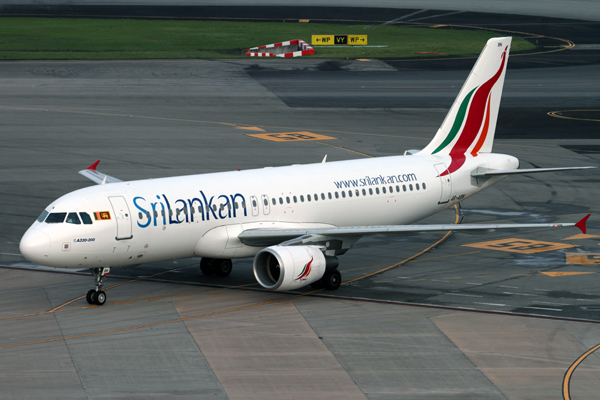 SRI LANKAN AIRBUS A320 SIN RF IMG_8076.jpg